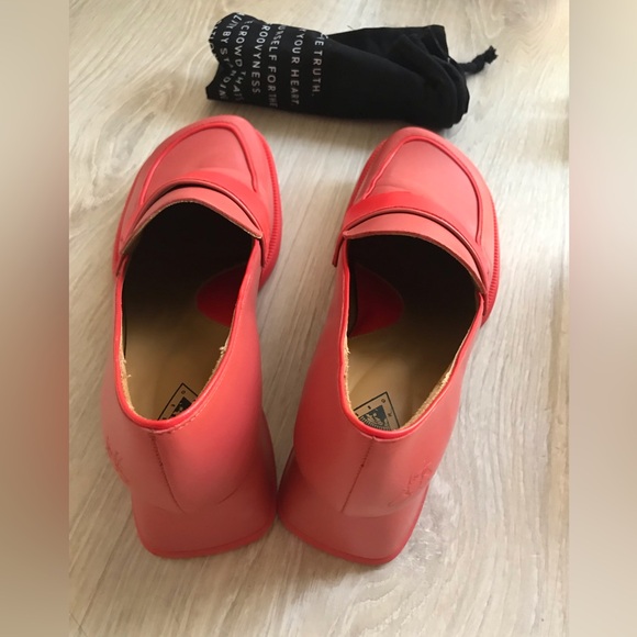 FLUEVOG- mod ‘Shelly’ in sherbet orange size 8 - Picture 2 of 7